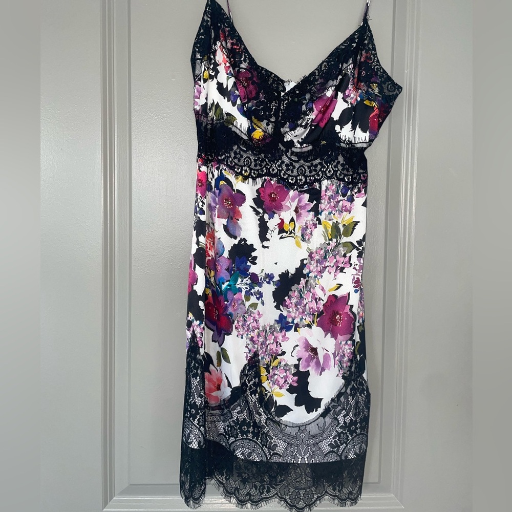 Women’s Bebe Floral Satin and Lace Mini Dress Size L